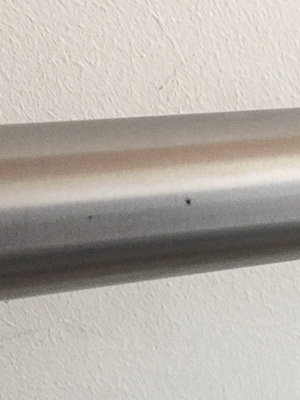 Edelstahl Handlauf mit Fehlstelle im Material
