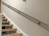 Edelstahl Handläufe für Innentreppe, gerader Handlauf an leict viertelgewendelter Treppe