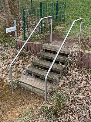 freistehende Handläufe in der Form 5 mit 3 Bögen