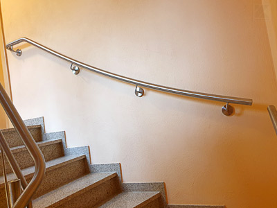 Edelstahl Handlauf für 2x viertelgewendelte Treppe - Handlauf in der Flucht 3 am oberen Treppenende