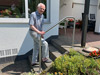 Edelstahl Handlauf freistehend gebogen in der Form 5 - ein freistehender Handlauf ist für ältere Bewohner eine große Hilfe beim Treppensteigen