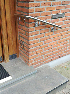 Handlauf aus Edelstahl gebogen für Hauseingang