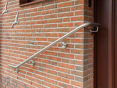 Edelstahl Wandhandlauf für Hauseingangstreppe - nach Kundenangabe zur Montage in der Türlaibung gebogen