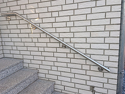 Edelstahl Handlauf einmal gebogen für Hauseingang