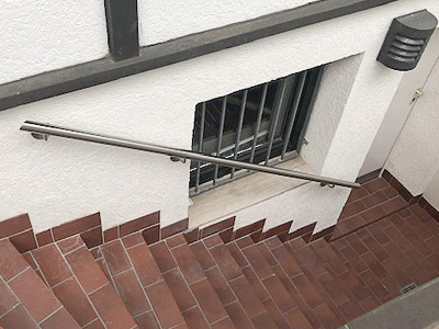 Edelstahl Handlauf gerade an Kellerabgang
