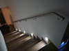 Edelstahl Treppenhandlauf gebogen für lange Innentreppe mit beleuchteten Stufen