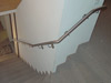 verschiedene Treppenhandläufe wurden mit einem Gelenkbogen zu einem Handlauf für eine viertelgewendelte Treppe vor Ort verbunden
