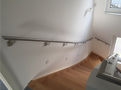 Handläufe für viertelgewendelte Treppe - Gesamtansicht