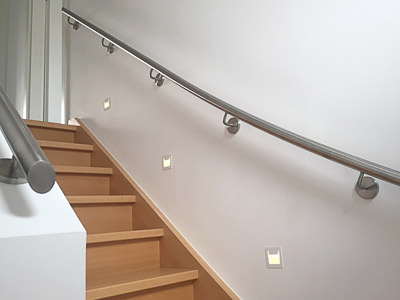 Handlauf für viertelgewendelte Treppe - gewalzter Handlauf an langer Treppenseite