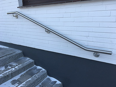 Handlauf zweimal gebogen für Außentreppe