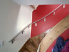 Treppenhandlauf aus Edelstahl für eine viertelgewendelte Innentreppe